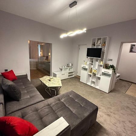 Luxury Apartment With Jacuzzi Sofia Exteriör bild